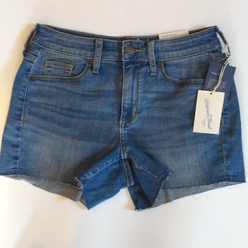 NWT Universal Threads Jean Cut Off Midi-Shorts